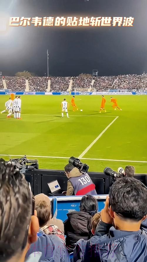 西甲-皇马3-1巴萨领跑 本泽马破门巴尔韦德贴地斩